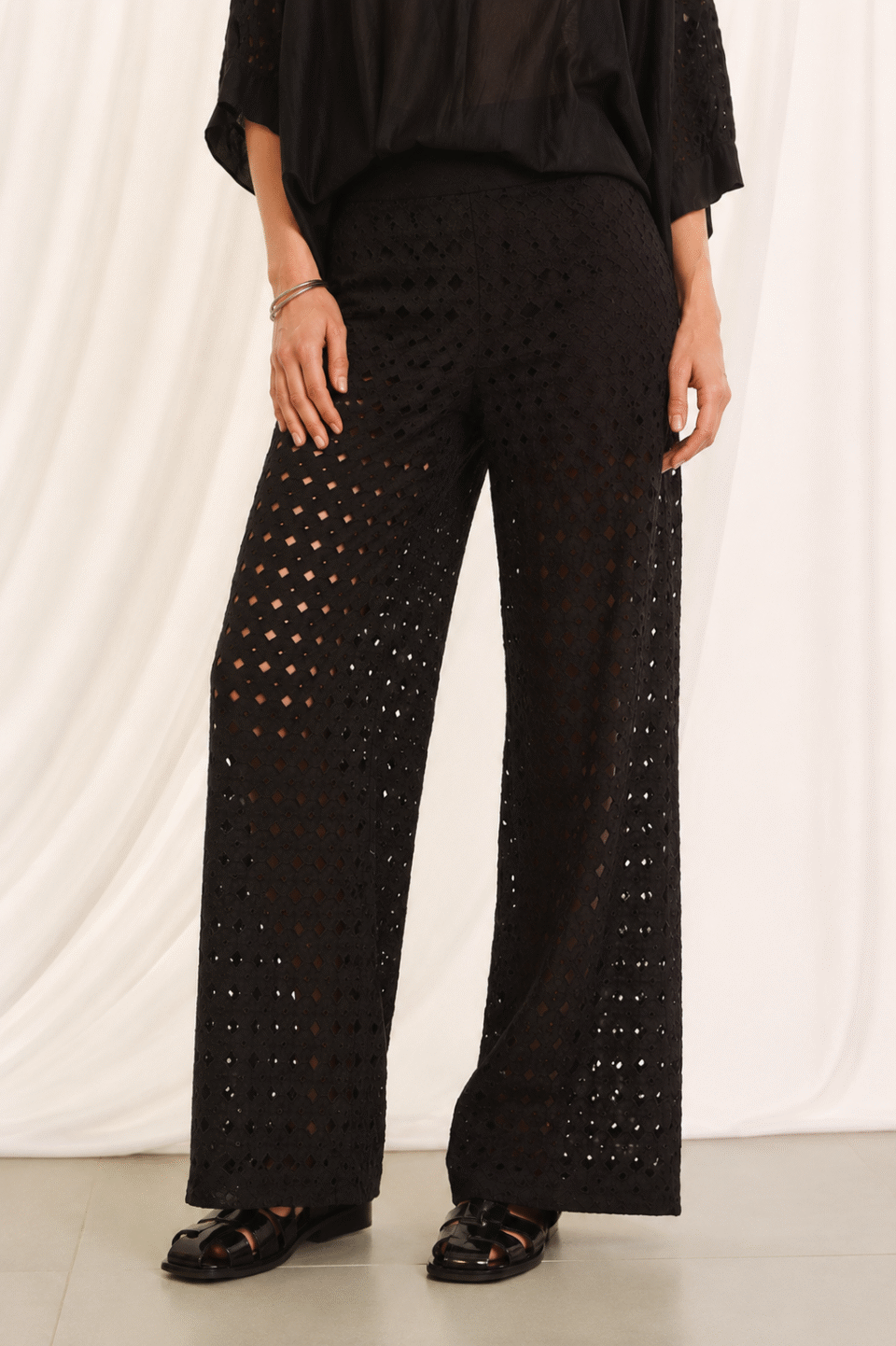Moncoeur trousers black 01